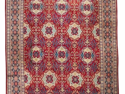Tappeto Keshan tessuto a mano in lana e cotone. Disponibile presso la galleria Tabriz a Milano in via Bergamo 8.