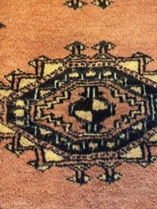 Un primo piano di un tappeto Tappeto Pakistano.