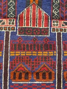 Un tappeto Tappeto Baluci 170 con disegno blu e rosso.