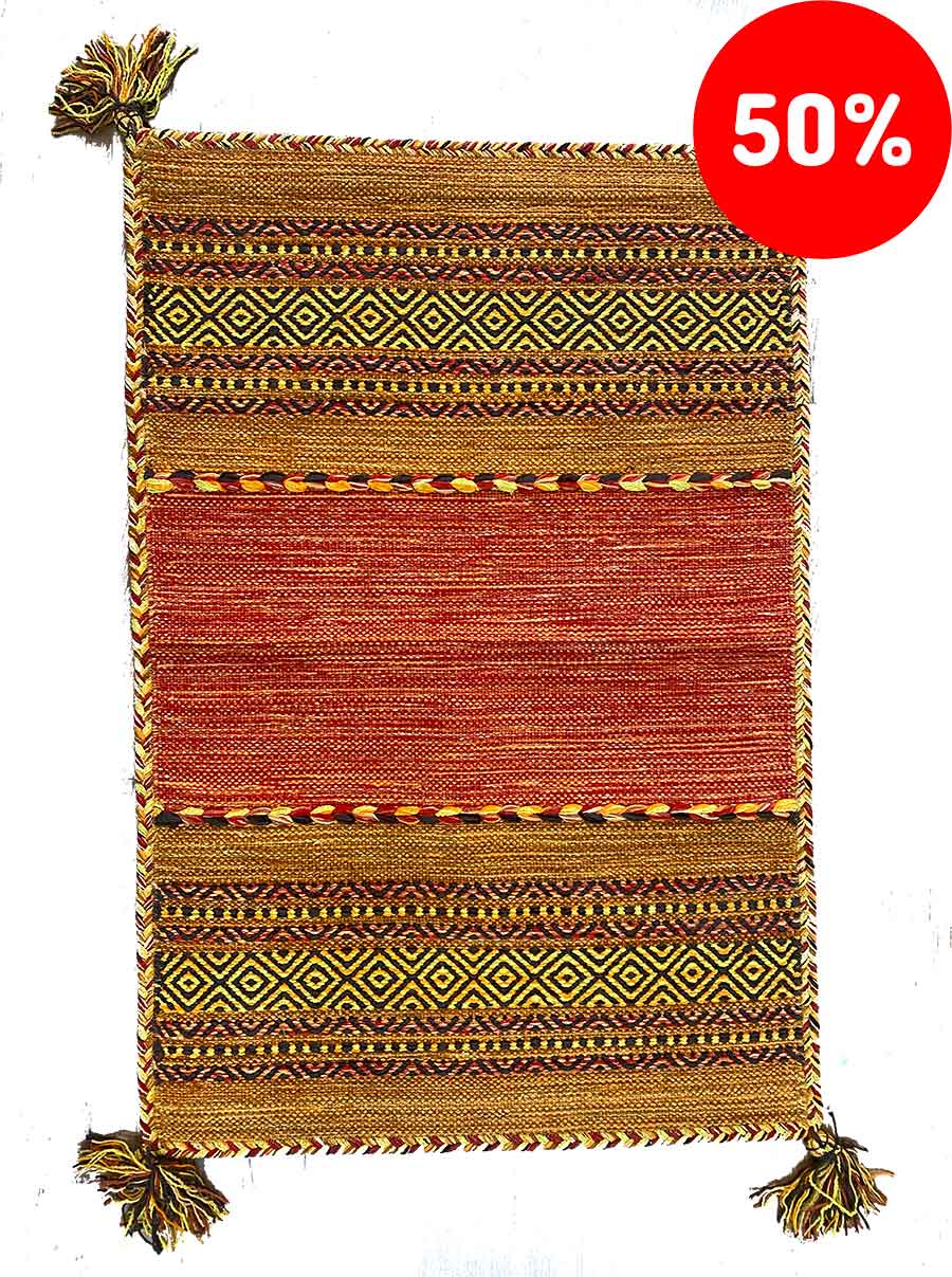 Galleria Tabriz - Tappeti in vendita. Un vivace tappeto intrecciato con motivi geometrici e nappe su ogni angolo, caratterizzato da un cerchio rosso in grassetto nell'angolo in alto a destra che mostra "50%". Bozza automatica garantisce la massima qualità per l'arredamento della tua casa.