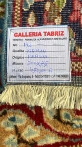 Galleria Tabriz - Tappeti in vendita. Primo piano dell'etichetta di un tappeto della Galleria Tabriz con le voci Bozza automatica: n. 192, Kirkan, Persia, dimensioni 302x75, prezzo 4557006.