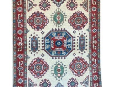 Galleria Tabriz - Tappeti in vendita. Tappeto moderno con decorati disegni geometrici in rosso, blu e verde su uno sfondo chiaro. Un cerchio rosso nell'angolo in alto a destra mostra "60%" in testo bianco.
