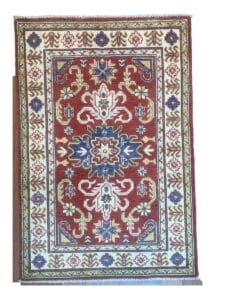 Galleria Tabriz - Tappeti in vendita. Tappeto rettangolare con intricati motivi floreali e geometrici in rosso, blu e crema, che mettono in risalto un tocco di eleganza bozza automatica.