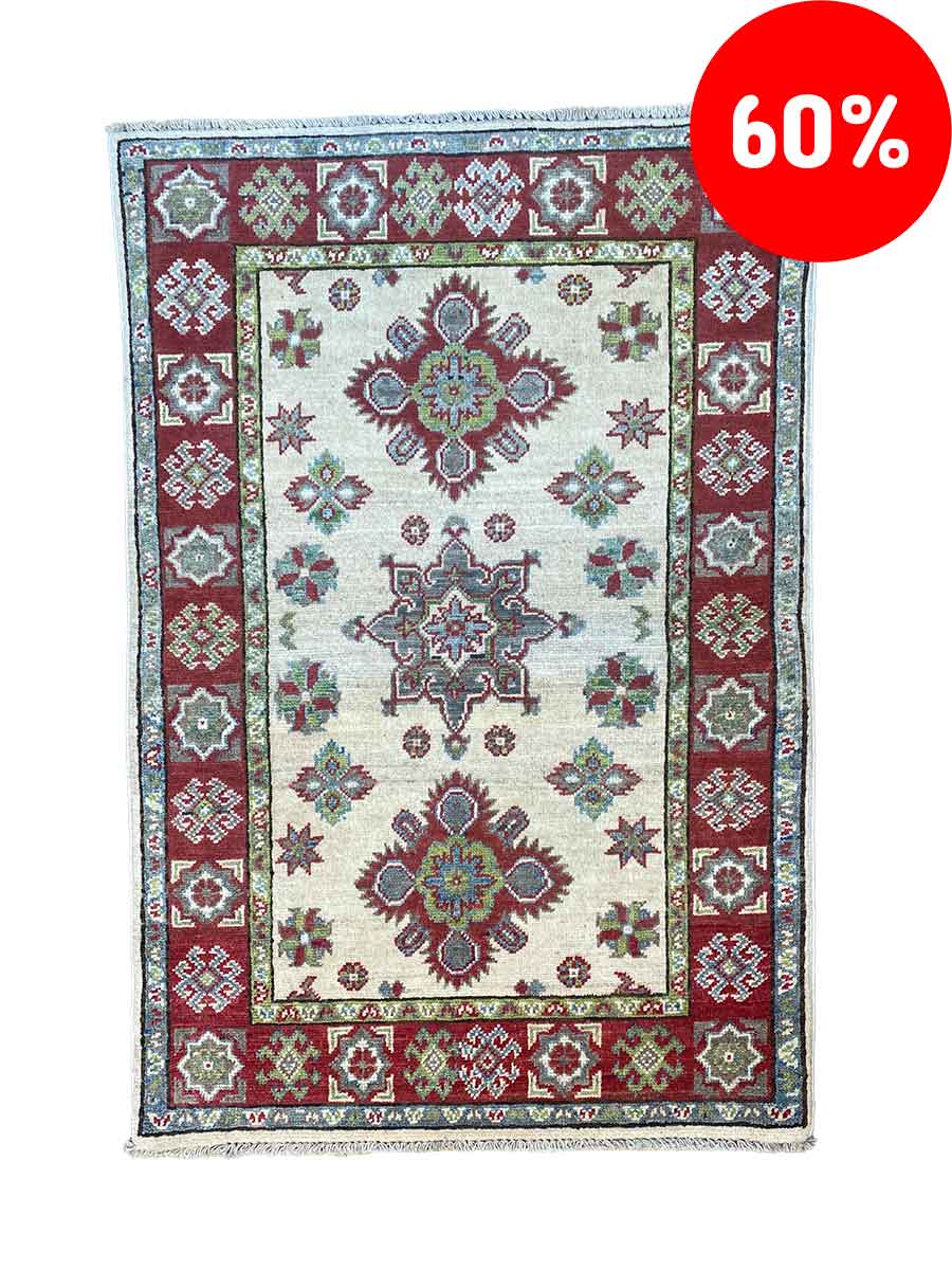 Galleria Tabriz - Tappeti in vendita. Tappeto rettangolare ornato con motivi geometrici e floreali in rosso, blu e verde su sfondo bianco. Caratterizzato da un sorprendente bordo rosso, questo squisito pezzo รจ dotato di un badge Bozza automatica 60% di sconto nell'angolo in alto a destra.