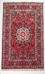 Galleria Tabriz - Tappeti in vendita. Tappeto persiano rosso Tappeto Bakhtiari, 295 cm, con intricati motivi floreali e geometrici in blu, bianco e crema, bordati da disegni ornamentali.