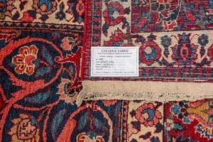 Galleria Tabriz - Tappeti in vendita. Tappeto persiano dettagliato e colorato con etichetta Galleria Tabriz attaccata a un angolo, che mostra la classica lavorazione artigianale della Persia Bakhtiari.