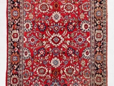 Galleria Tabriz - Tappeti in vendita. Tappeto rosso di Persia con intricati motivi floreali e bordi decorativi nei toni del blu, del bianco e del beige: un elegante stile Passatoia Hamadan perfetto per spazi lunghi fino a 300 cm.