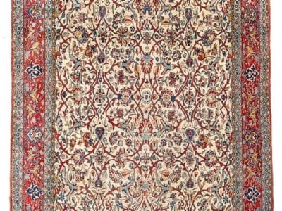 Galleria Tabriz - Tappeti in vendita. Tappeto persiano Tappeto Qum ornato con motivo floreale, centro crema e ampio bordo rosso con disegni intricati.