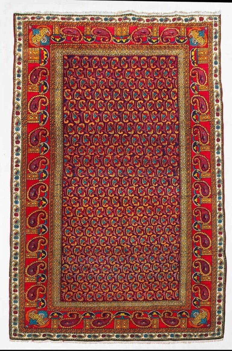 Galleria Tabriz - Tappeti in vendita. Un colorato tappeto persiano ispirato al Tappeto Ardabil, caratterizzato da intricati motivi paisley e da un audace bordo decorativo in rosso, oro e blu.
