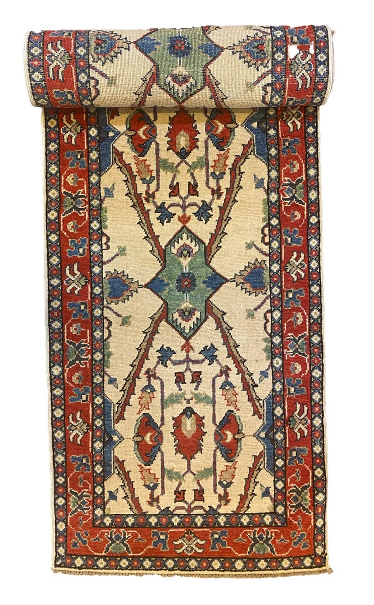 Un tappeto turco con un disegno blu e rosso.